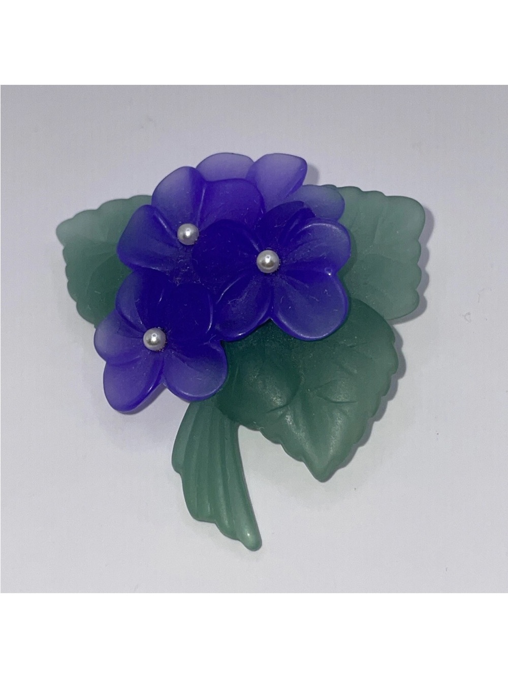 Vintage-Inspired Purple Flower Brooch with Green Leaves